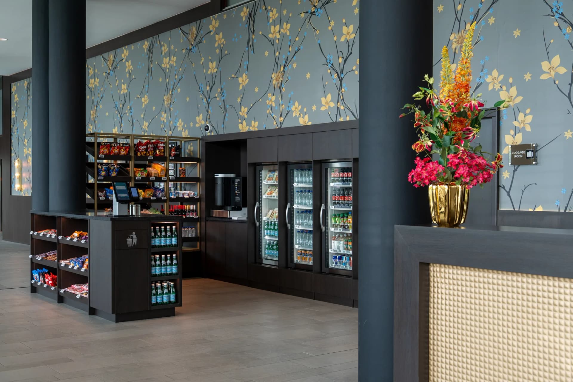 Park Plaza Airport — Lijnden, onbemande lobbymarkt